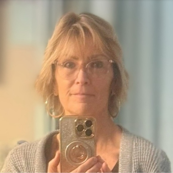 Meet your Posher, Jessica - Picture 2 of 2